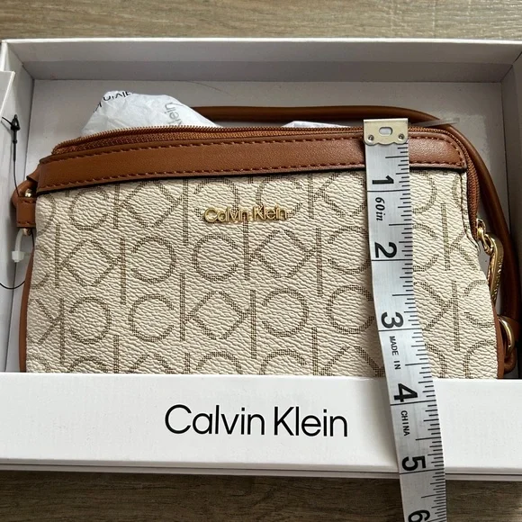 NWT Calvin Klein Cream and Tan Bag - Picture 4 of 10
